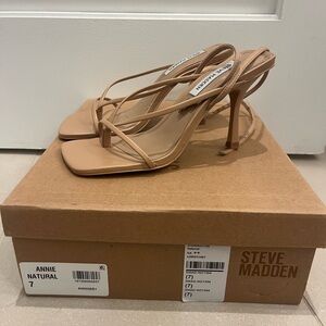 LIKE NEW - WITH BOX Steve Madden Annie Heels